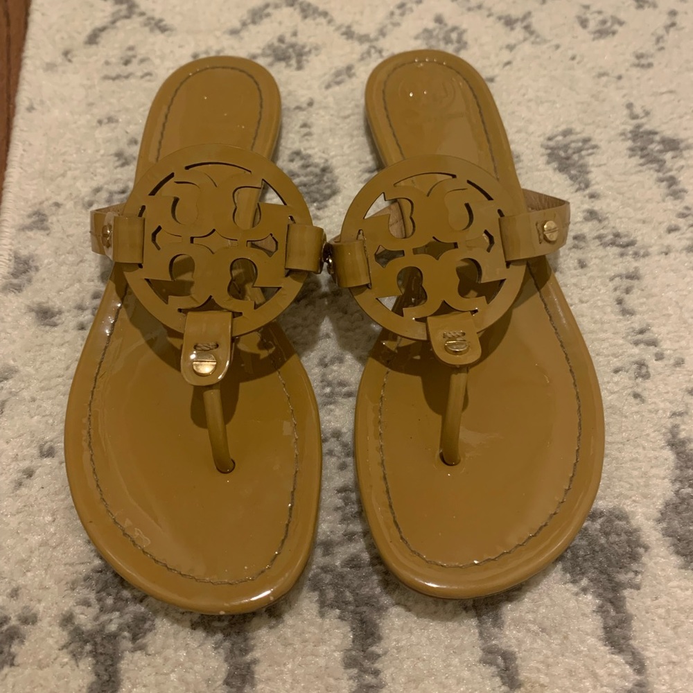 Tory Burch Miller Flip Flop. Size 7M in Sand Patent.